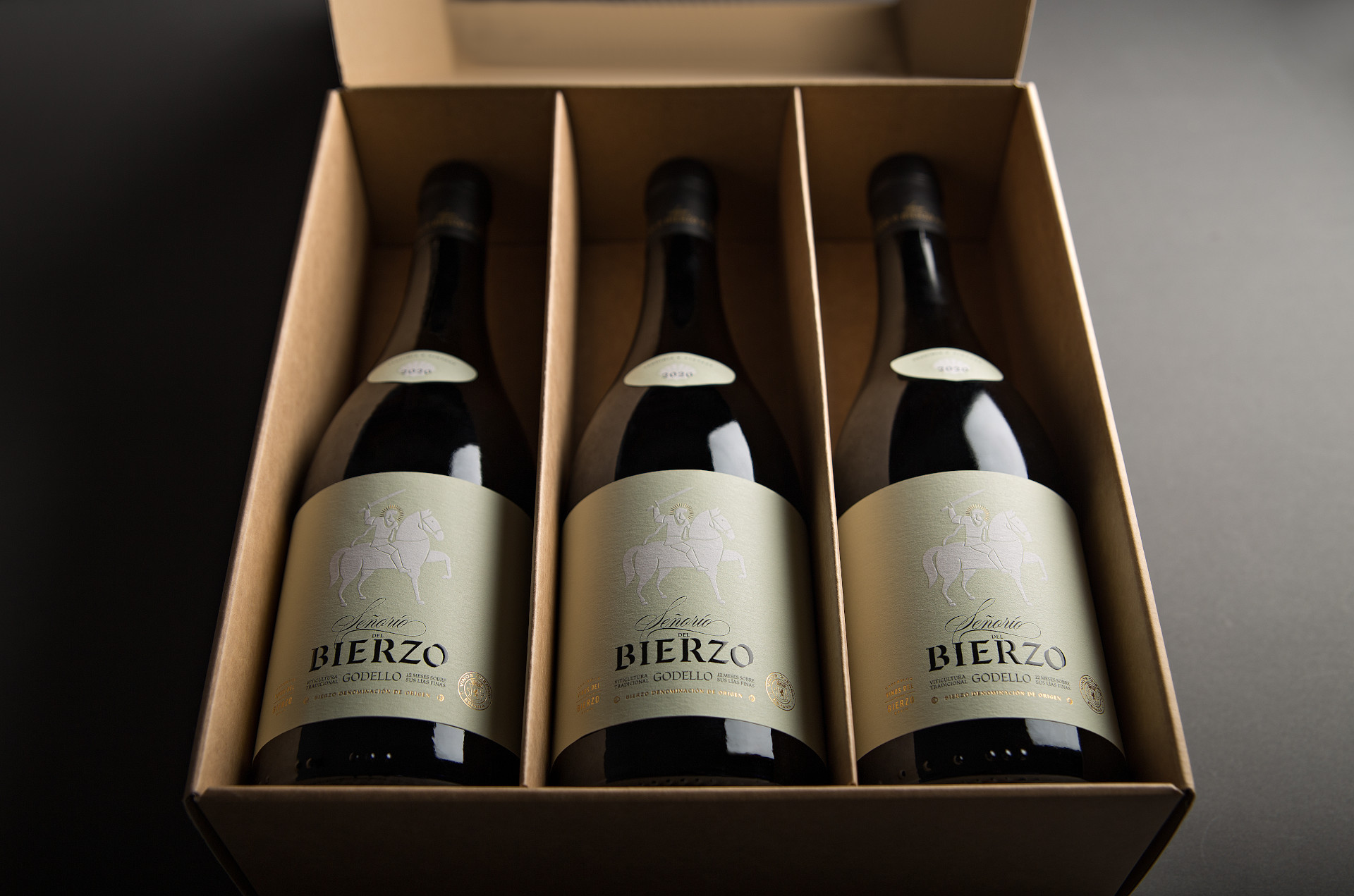 Señorío del Bierzo godello detalle estuche 3bot